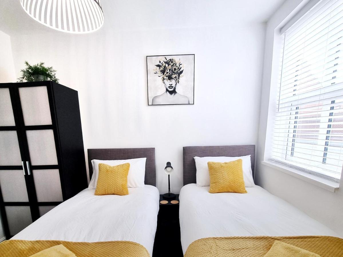 Stylish 2 Bed Apartment With Free Parking, Wifi Colchester Kültér fotó